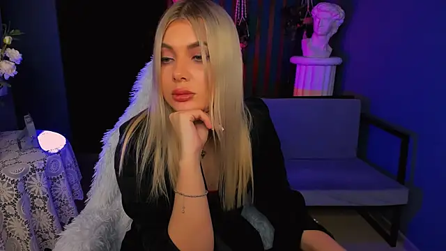 Snapshot of HyileyClark chatting on April 2026 07:58:02 PM HyileyClark online show from April 2026 07:58:02 PM