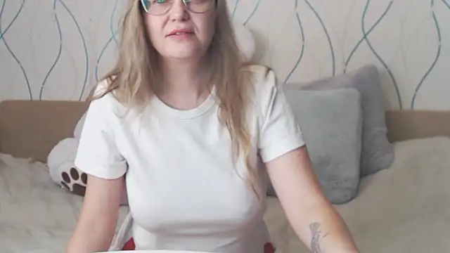 Snapshot of KissKsy chatting on December 2025 06:07:01 AM KissKsy online show from December 2025 06:07:01 AM