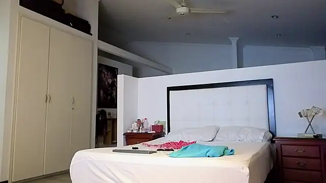 Snapshot of CerecitaQueenn chatting on January 2026 12:57:02 AM CerecitaQueenn online show from January 2026 12:57:02 AM