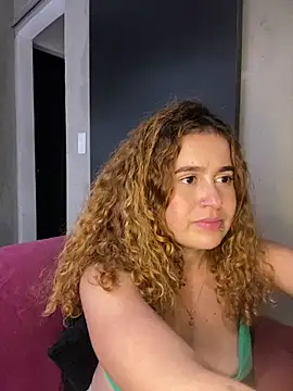 Snapshot of triz_prado chatting on February 2026 01:28:02 AM triz prado online show from February 2026 01:28:02 AM