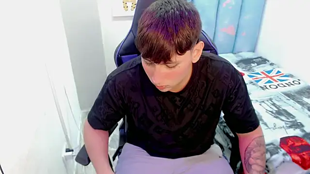 Snapshot of d_moneyy_ chatting on November 2025 08:33:02 PM d moneyy online show from November 2025 08:33:02 PM