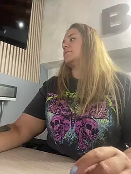 LoreinnFox online show from April 2026 08:28:02 PM