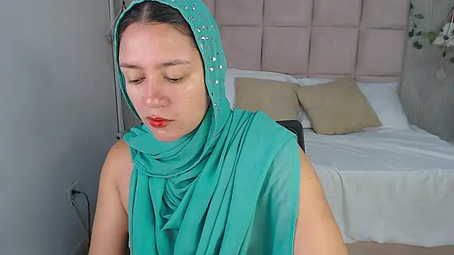 Snapshot of KaylaVonn chatting on November 2025 05:00:02 AM KaylaVonn online show from November 2025 05:00:02 AM