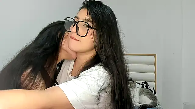 Snapshot of ROUS_SWEET_ chatting on April 2026 02:20:01 AM ROUS SWEET online show from April 2026 02:20:01 AM