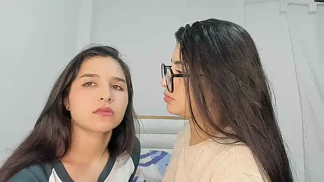 Snapshot of ROUS_SWEET_ chatting on May 2026 01:33:01 AM ROUS SWEET online show from May 2026 01:33:01 AM