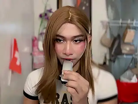 Snapshot of asiantwink0000 chatting on June 2026 11:42:02 PM asiantwink0000 online show from June 2026 11:42:02 PM