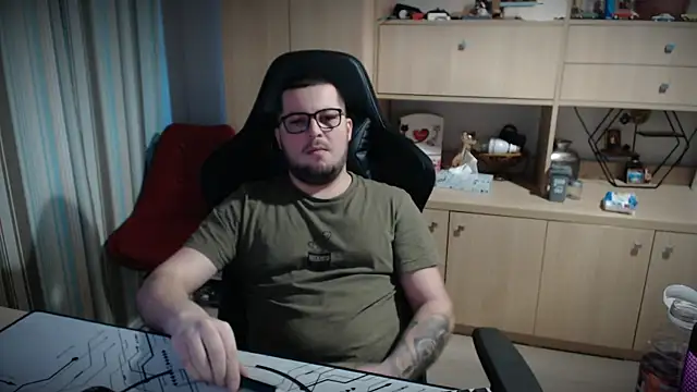 kevinnlovelly online show from December 2025 02:22:01 PM