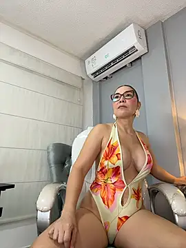 Snapshot of AnnaJaimes chatting on June 2026 10:56:02 PM AnnaJaimes online show from June 2026 10:56:02 PM