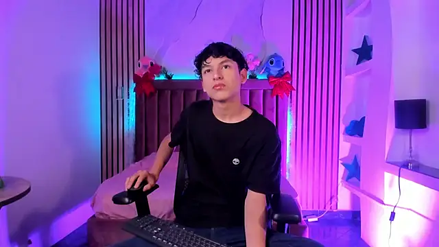 SthepanodiMonaco online show from December 2025 07:40:02 PM