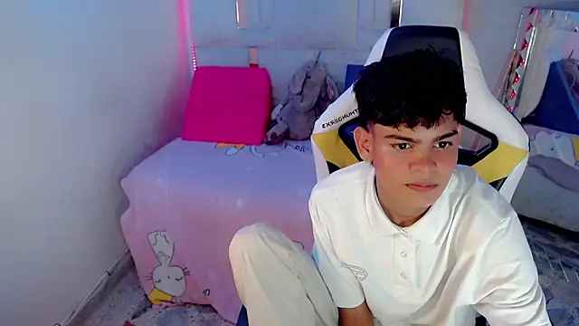Snapshot of Lil_babyyy_ chatting on February 2026 12:44:02 AM Lil babyyy online show from February 2026 12:44:02 AM