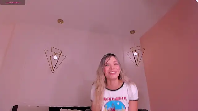 Snapshot of LisaFlowers_ chatting on June 2026 08:57:01 AM LisaFlowers online show from June 2026 08:57:01 AM