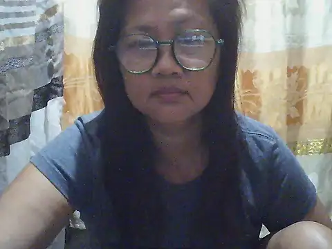 Snapshot of fireflower70 chatting on May 2026 11:32:01 PM fireflower70 online show from May 2026 11:32:01 PM