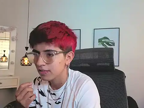 Snapshot of valeryevansvg chatting on December 2025 12:10:01 PM valeryevansvg online show from December 2025 12:10:01 PM