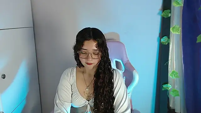 Snapshot of ZoeSinclair_5 chatting on December 2025 07:34:02 PM ZoeSinclair 5 online show from December 2025 07:34:02 PM