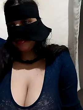 Snapshot of Amou-na chatting on December 2025 10:49:01 PM Amou-na online show from December 2025 10:49:01 PM