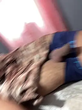 larysinha online show from April 2026 12:32:01 PM