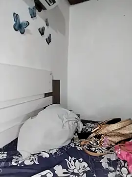 Emely kis  online show from December 2025 03:32:02 PM