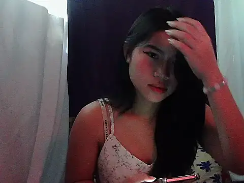 Snapshot of Allysonxx05 chatting on February 2026 11:08:02 PM Allysonxx05 online show from February 2026 11:08:02 PM