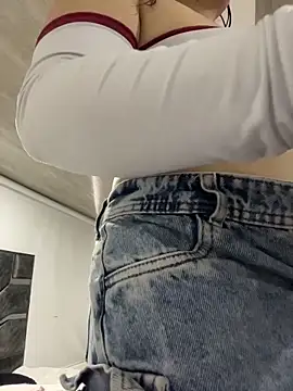 Snapshot of Mariana_eclipse chatting on April 2026 12:45:02 PM Mariana eclipse online show from April 2026 12:45:02 PM