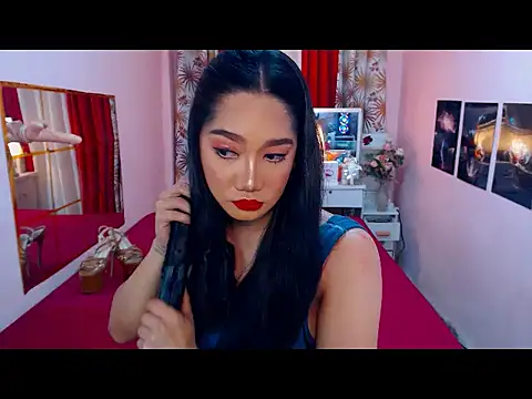 Snapshot of UrScreenGoddess chatting on June 2026 01:39:01 AM UrScreenGoddess online show from June 2026 01:39:01 AM