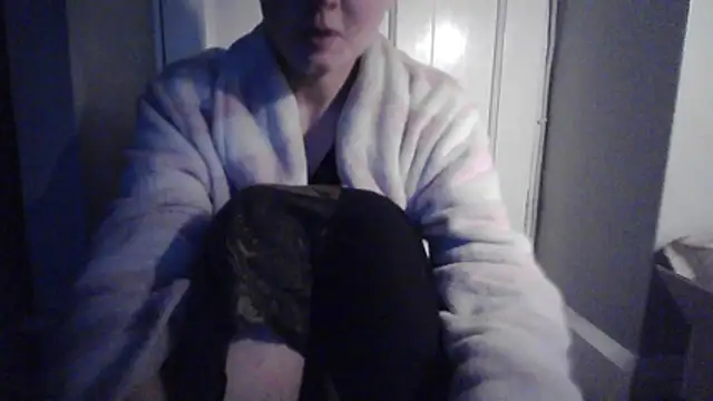 Snapshot of Amy01112 chatting on December 2025 03:40:02 PM Amy01112 online show from December 2025 03:40:02 PM