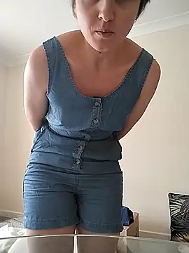 Amy01112 online show from April 2026 02:22:01 PM