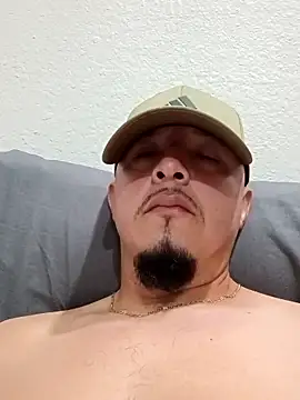 Lalin2323 online show from February 2026 11:28:01 PM