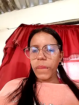 Snapshot of Dirty_She_Wolf chatting on December 2025 02:04:01 PM Dirty She Wolf online show from December 2025 02:04:01 PM