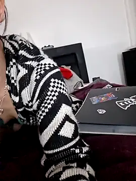 Snapshot of RedTeufelGirl chatting on February 2026 06:14:01 PM RedTeufelGirl online show from February 2026 06:14:01 PM