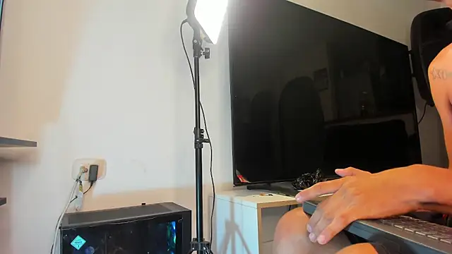 Snapshot of Latin_boys79 chatting on February 2026 05:08:01 AM Latin boys79 online show from February 2026 05:08:01 AM