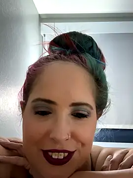 IconicBaddie online show from December 2025 08:30:01 AM