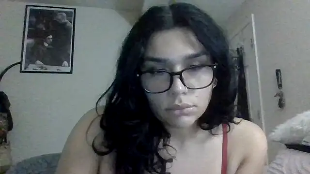 Snapshot of lunabellaX0 chatting on December 2025 12:52:02 AM lunabellaX0 online show from December 2025 12:52:02 AM