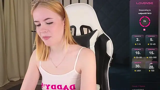 Snapshot of shinyluna1 chatting on December 2025 10:20:02 AM shinyluna1 online show from December 2025 10:20:02 AM