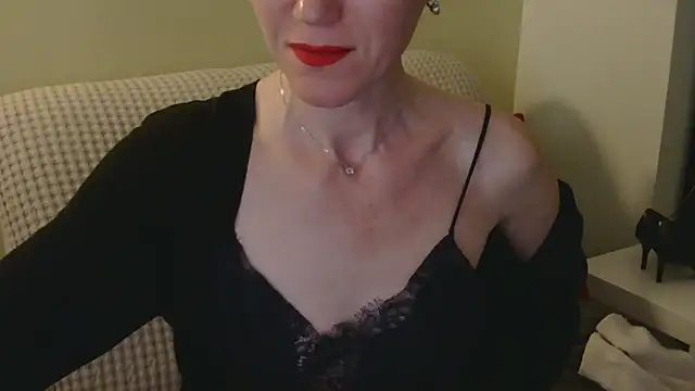 Snapshot of AuroraAG chatting on April 2026 11:02:02 AM AuroraAG online show from April 2026 11:02:02 AM