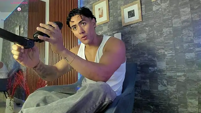 Snapshot of Tayler_Cross chatting on January 2026 05:29:02 PM Tayler Cross online show from January 2026 05:29:02 PM