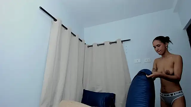 Samantha luv  online show from March 2026 06:57:01 PM