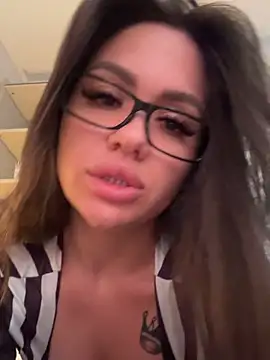 Snapshot of SiennaLuxexx chatting on July 2026 03:51:01 PM SiennaLuxexx online show from July 2026 03:51:01 PM