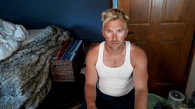 Snapshot of SpunRedneck chatting on May 2026 01:00:01 AM SpunRedneck online show from May 2026 01:00:01 AM