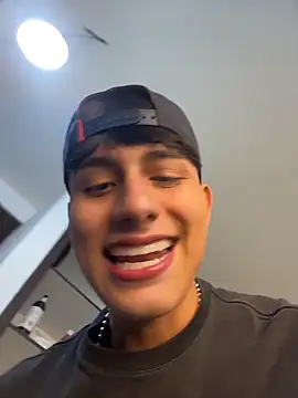 Lander Cruz online show from March 2026 07:37:01 PM