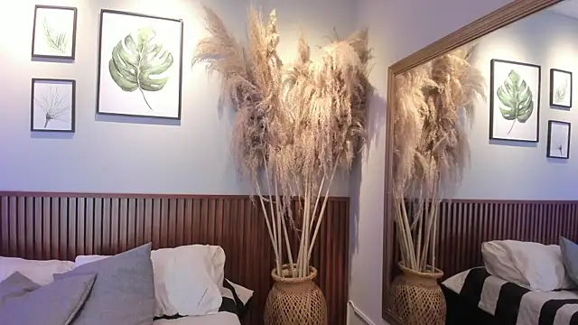 MIAROGGERSS online show from December 2025 03:34:02 AM