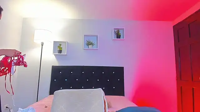 Snapshot of Victoria_Rose_ chatting on April 2026 12:33:02 PM Victoria Rose online show from April 2026 12:33:02 PM