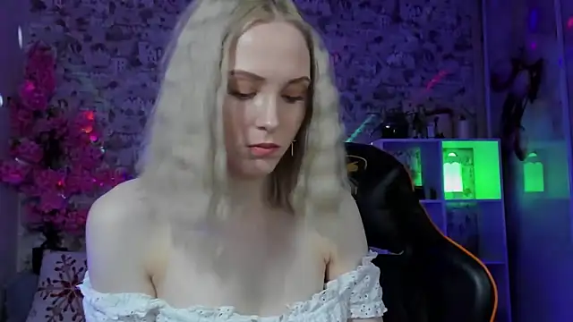 Gina Gina love online show from April 2026 01:03:01 AM