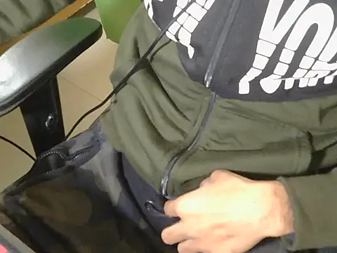 Michal Fransis online show from December 2025 12:47:02 PM