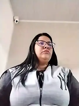 Snapshot of Carameloswing1 chatting on January 2026 01:24:01 PM Carameloswing1 online show from January 2026 01:24:01 PM