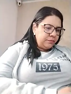 Snapshot of Carameloswing1 chatting on January 2026 01:02:02 PM Carameloswing1 online show from January 2026 01:02:02 PM