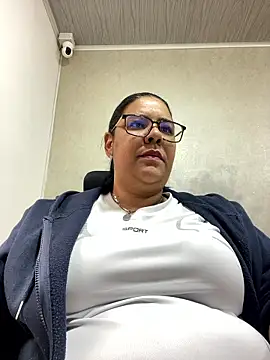 Snapshot of Carameloswing1 chatting on January 2026 01:48:02 PM Carameloswing1 online show from January 2026 01:48:02 PM