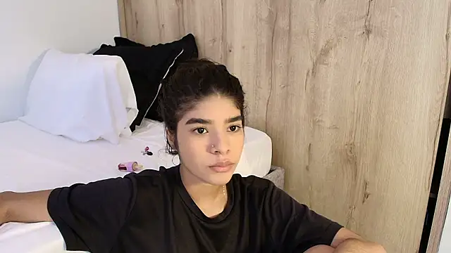 Snapshot of phia_carter chatting on February 2026 03:59:01 PM phia carter online show from February 2026 03:59:01 PM