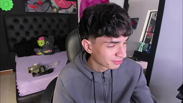 CONNOR STONNE  online show from January 2026 08:44:02 PM