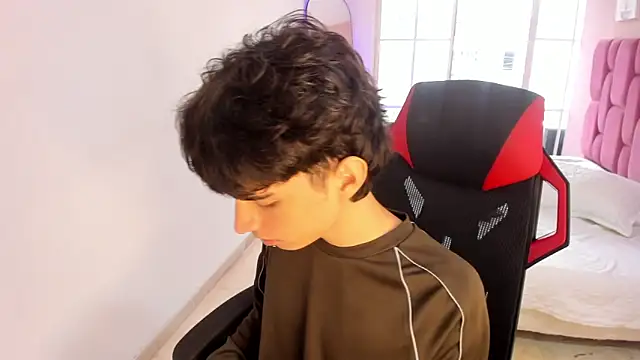 CONNOR STONNE  online show from February 2026 04:01:01 PM