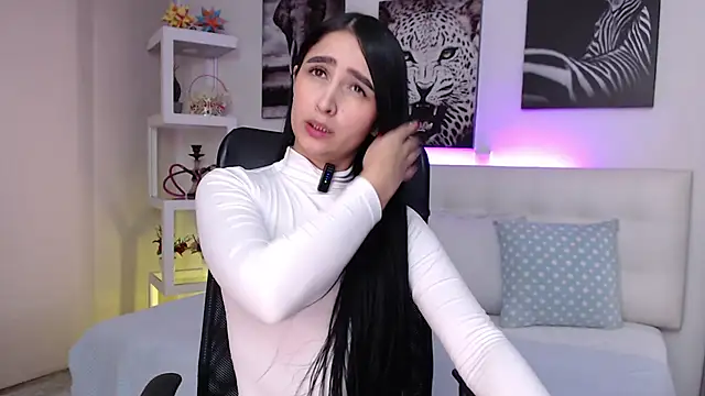 mialiore online show from December 2025 12:45:02 PM